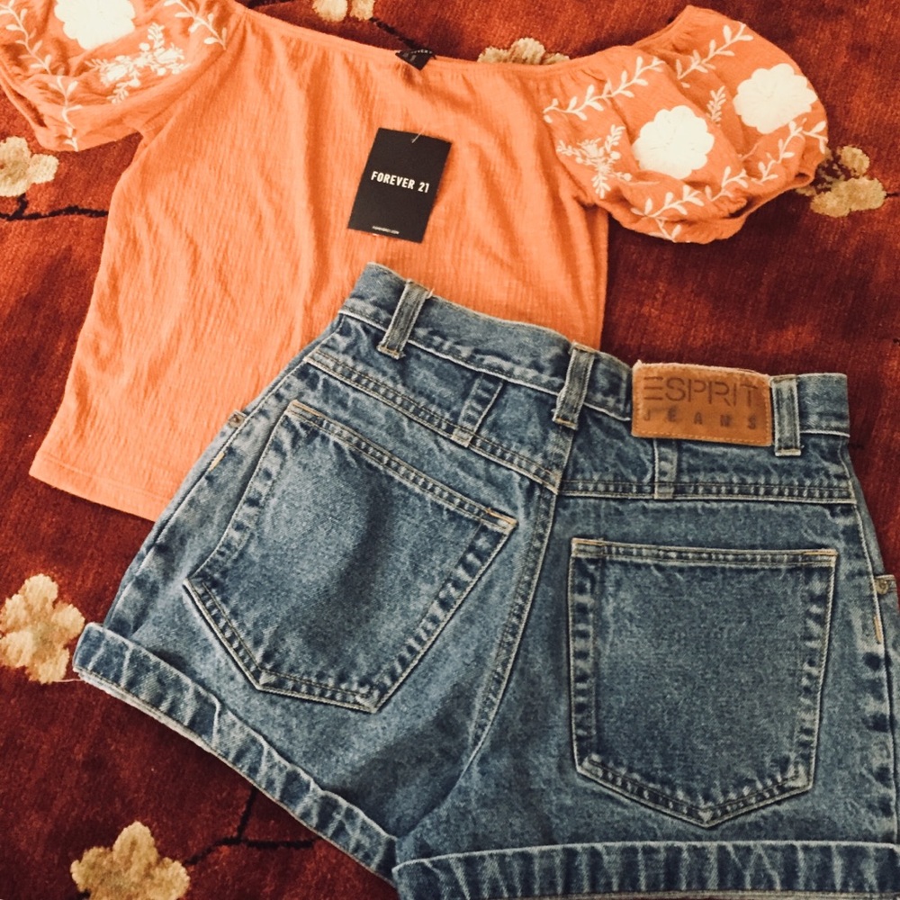 NWT Off shoulder Embroidered Crop top 🍂 - Picture 2 of 3